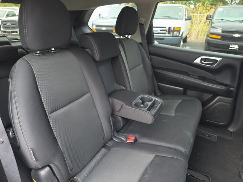 Used 2019 Nissan Pathfinder SV AWD/4WD image 18