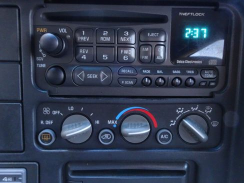 Used 1999 Chevrolet Tahoe 4WD 2-Door w/ Preferred Equipment Group image 18