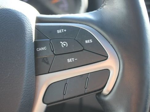 Used 2020 Jeep Grand Cherokee Altitude AWD/4WD image 15