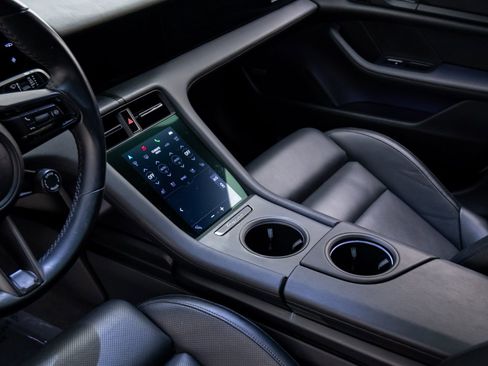 Used 2021 Porsche Taycan 4S image 10