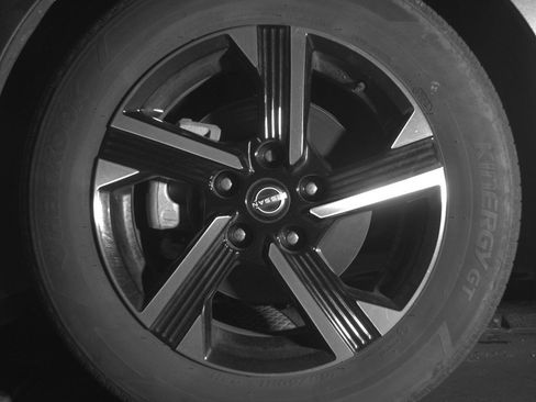 Used 2025 Nissan Sentra SV FWD image 11