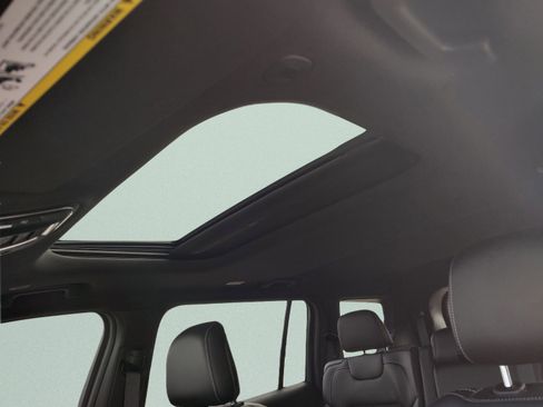 New 2025 Jeep Grand Cherokee L Altitude RWD image 27