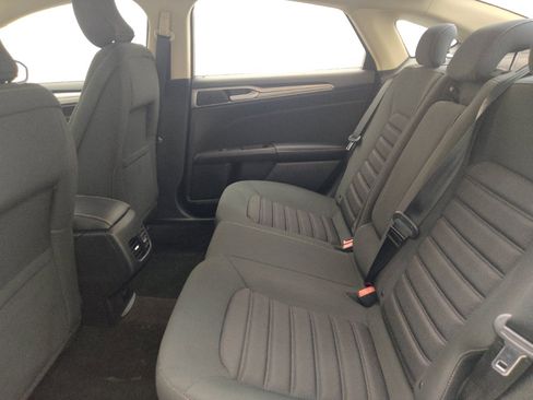 Used 2019 Ford Fusion SE FWD image 18