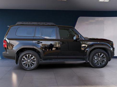 Used 2024 Toyota Land Cruiser image 6