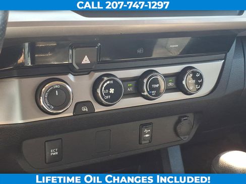 Used 2016 Toyota Tacoma SR5 w/ SR5 Appearance Package (SN) image 17