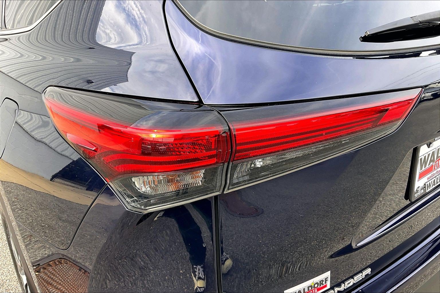 Used 2021 Toyota Highlander XLE AWD/4WD image 35