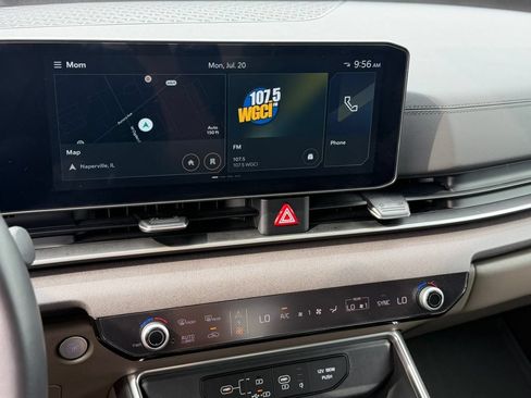 Used 2025 Kia Carnival EX FWD image 36