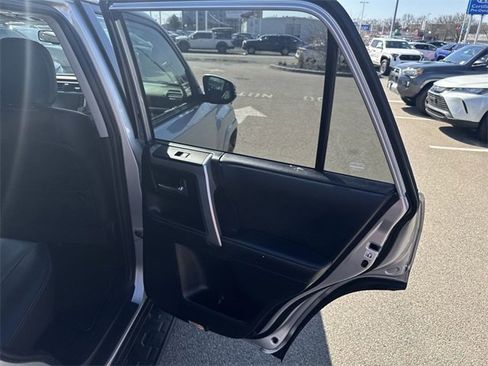 Used 2022 Toyota 4Runner SR5 Premium image 45