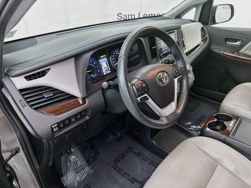 Used 2020 Toyota Sienna Limited Premium FWD image 9