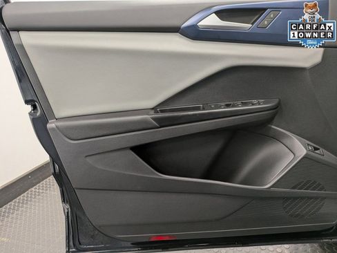 Used 2022 Volkswagen Taos SE w/ Panoramic Sunroof Package AWD/4WD image 9