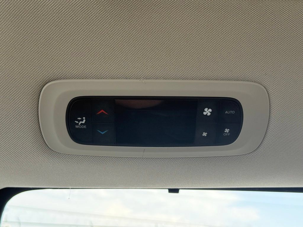 Used 2024 Chrysler Pacifica Touring-L FWD image 41