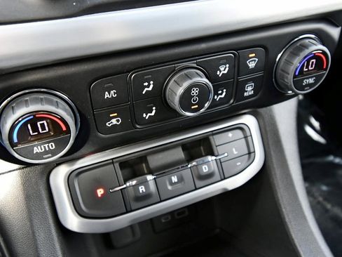 Certified 2023 GMC Acadia SLT image 18