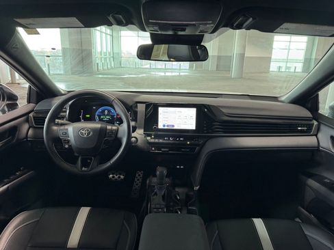 Used 2025 Toyota Camry SE FWD image 35