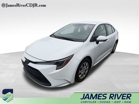 Used 2026 Toyota Corolla LE FWD image 9