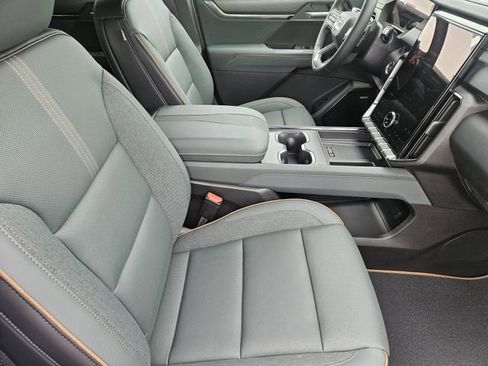 New 2026 GMC Acadia AT4 w/ Luxury Package AWD/4WD image 11