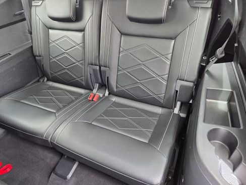 Used 2024 Volkswagen Atlas SE FWD image 12