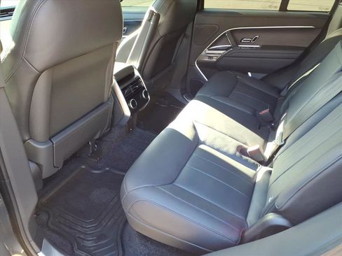 Certified 2025 Land Rover Range Rover SE image 5