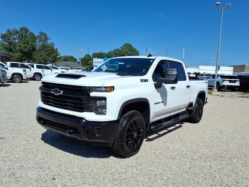 Used 2026 Chevrolet Silverado 2500 Custom w/ Custom Value Package AWD/4WD image 3