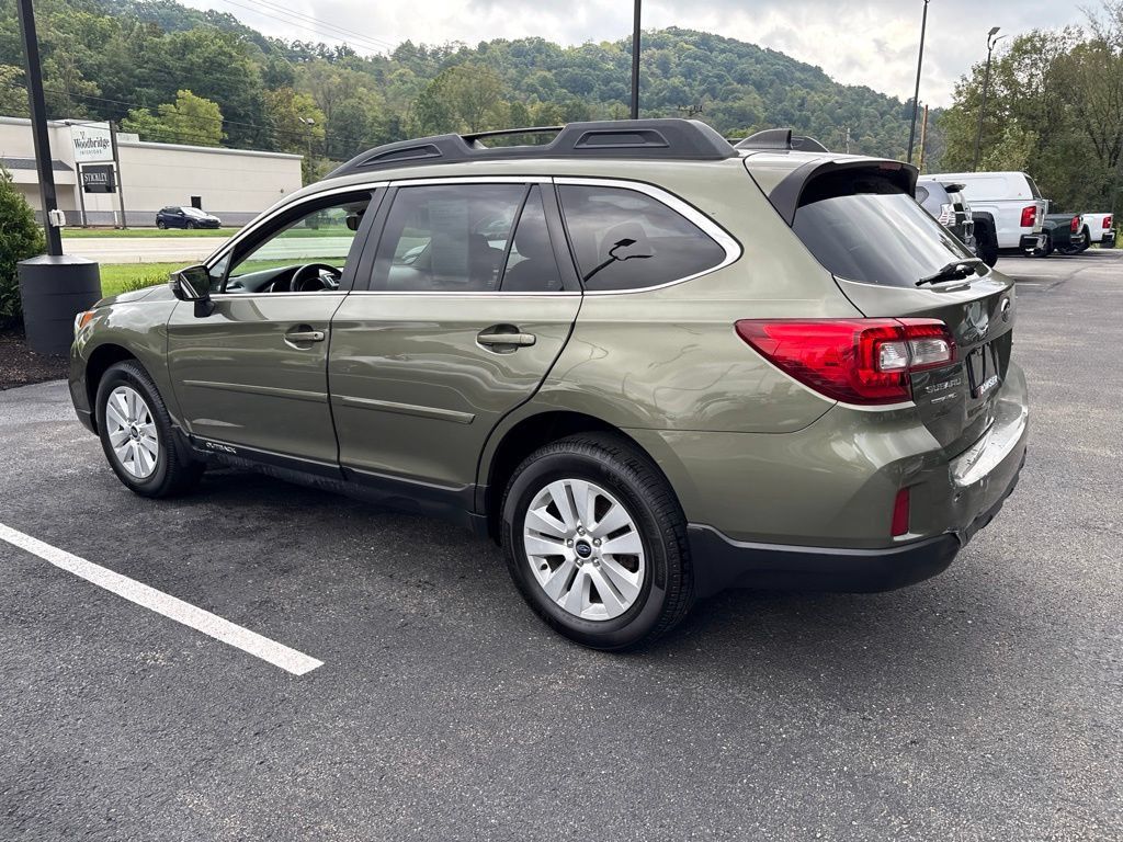 Used 2017 Subaru Outback 2.5i Premium AWD/4WD image 3