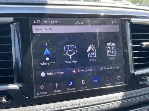 Used 2018 Chrysler Pacifica Limited w/ Advanced Safetytec Group FWD image 34