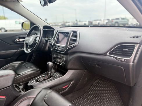 Used 2019 Jeep Cherokee Trailhawk w/ Cold Weather Group AWD/4WD image 23