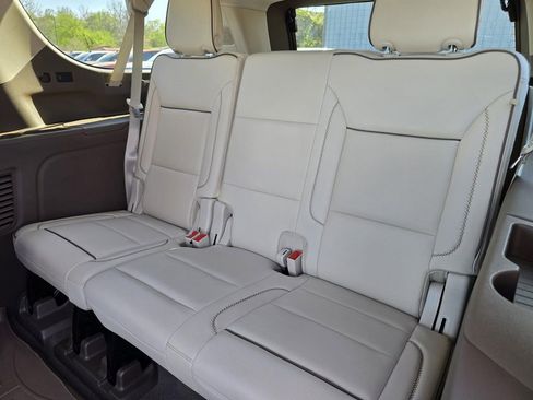Used 2021 GMC Yukon XL Denali w/ Denali Premium Package AWD/4WD image 32