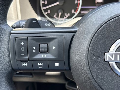 Used 2024 Nissan Rogue SV FWD image 20