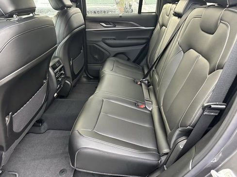 New 2025 Jeep Grand Cherokee Limited w/ Luxury Tech Group II image 19