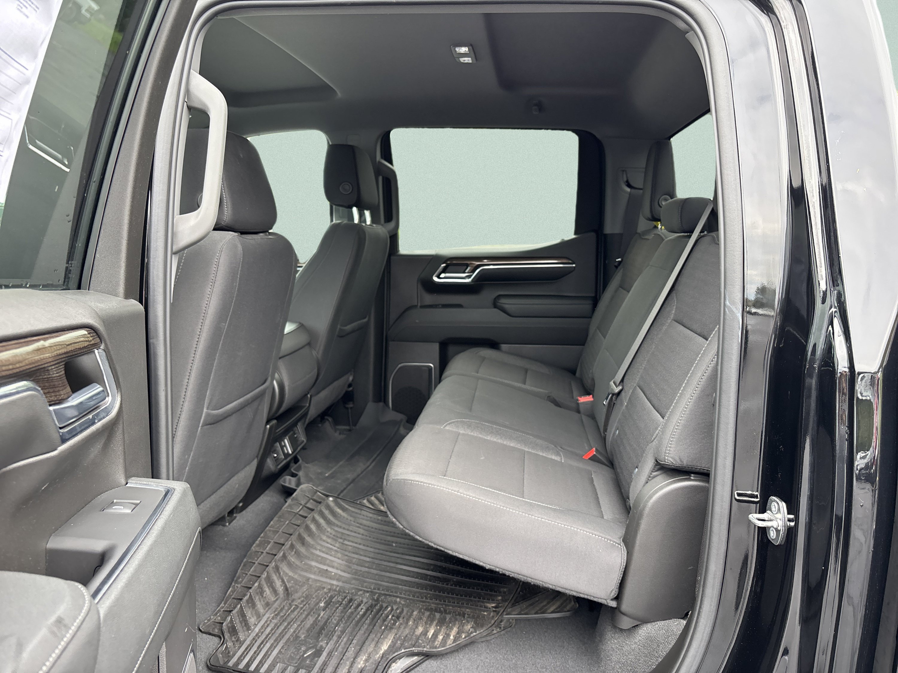 Used 2024 Chevrolet Silverado 1500 LT AWD/4WD image 16