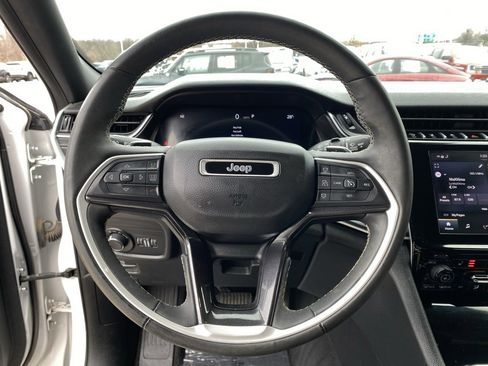 Used 2023 Jeep Grand Cherokee Altitude image 14