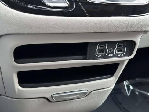 Used 2024 Chrysler Pacifica Touring-L FWD image 29