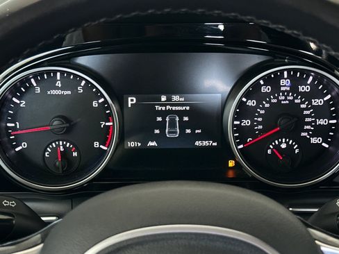 Used 2024 Kia Carnival EX FWD image 22