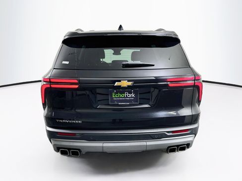 Used 2025 Chevrolet Traverse LT FWD image 7