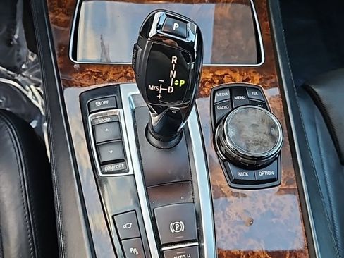Used 2015 BMW 750i image 16