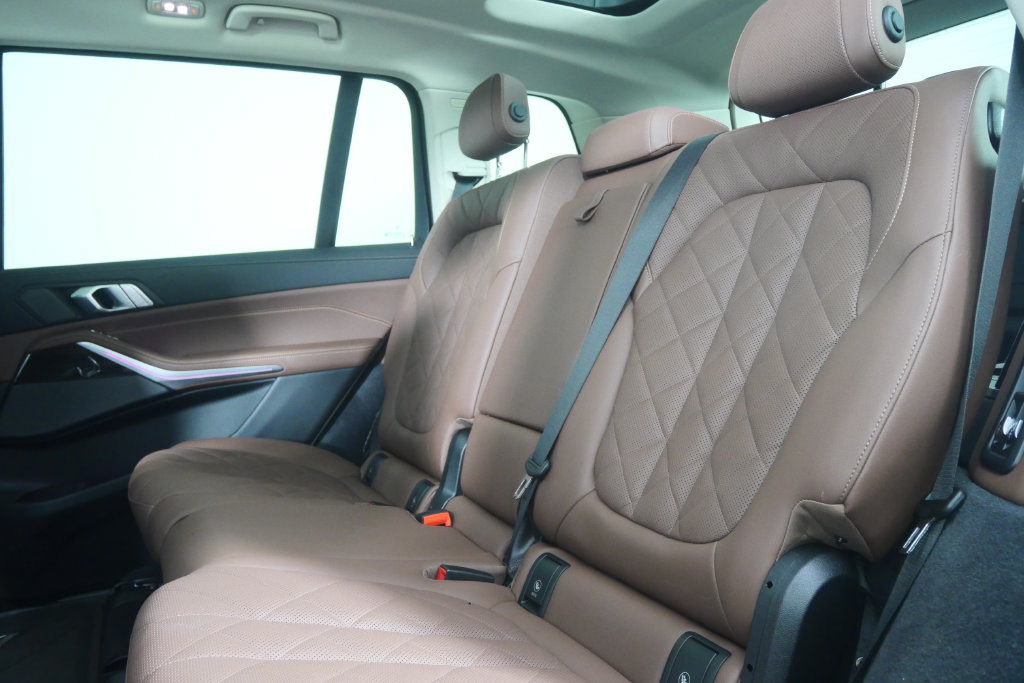 Certified 2024 BMW X7 xDrive40i AWD/4WD image 16