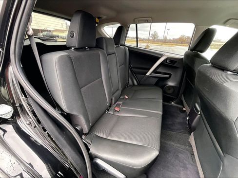 Used 2018 Toyota RAV4 LE image 16