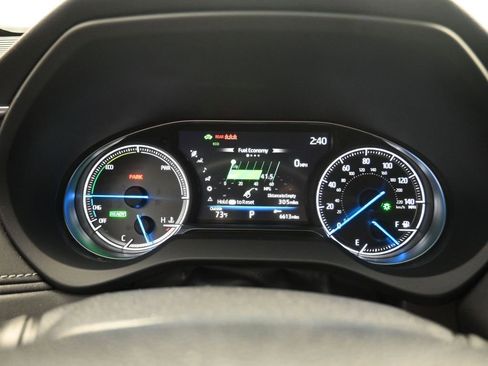 Used 2023 Toyota Venza LE image 6