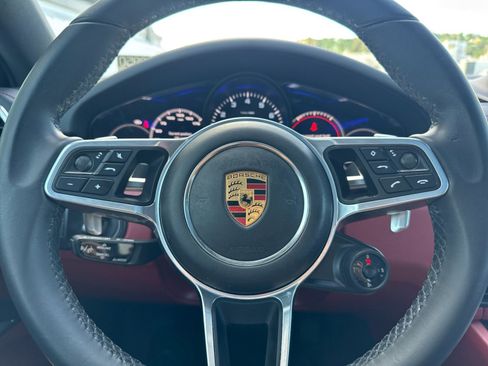 Used 2022 Porsche Cayenne Platinum Edition image 24