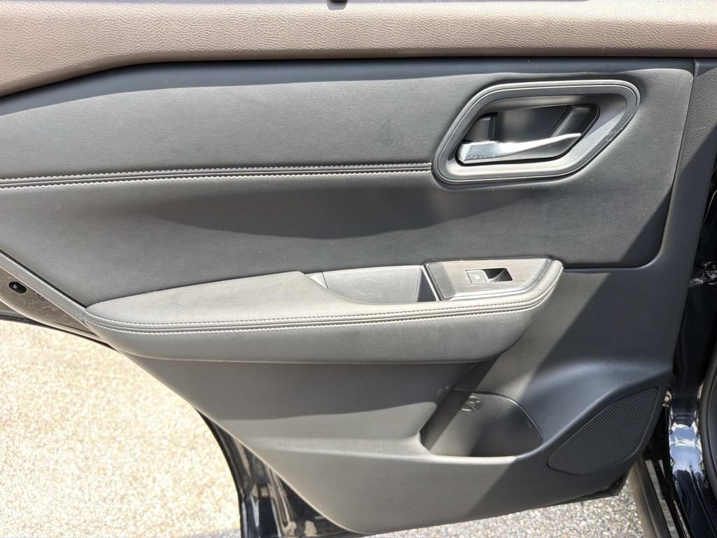 Used 2023 Nissan Rogue SL w/ SL Premium Package FWD image 15