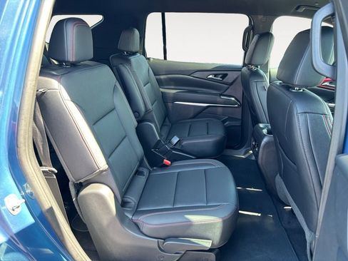 Used 2025 Chevrolet Traverse Z71 w/ Driver Confidence Package AWD/4WD image 11