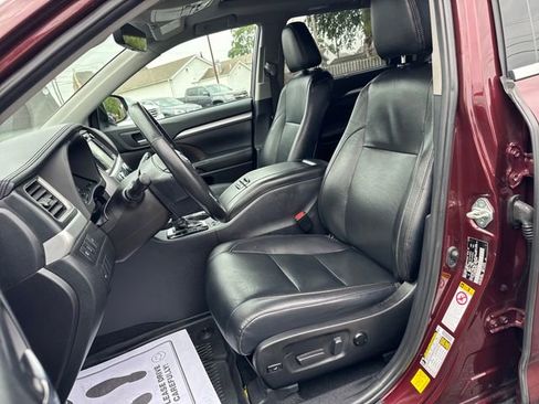 Used 2019 Toyota Highlander XLE AWD/4WD image 12