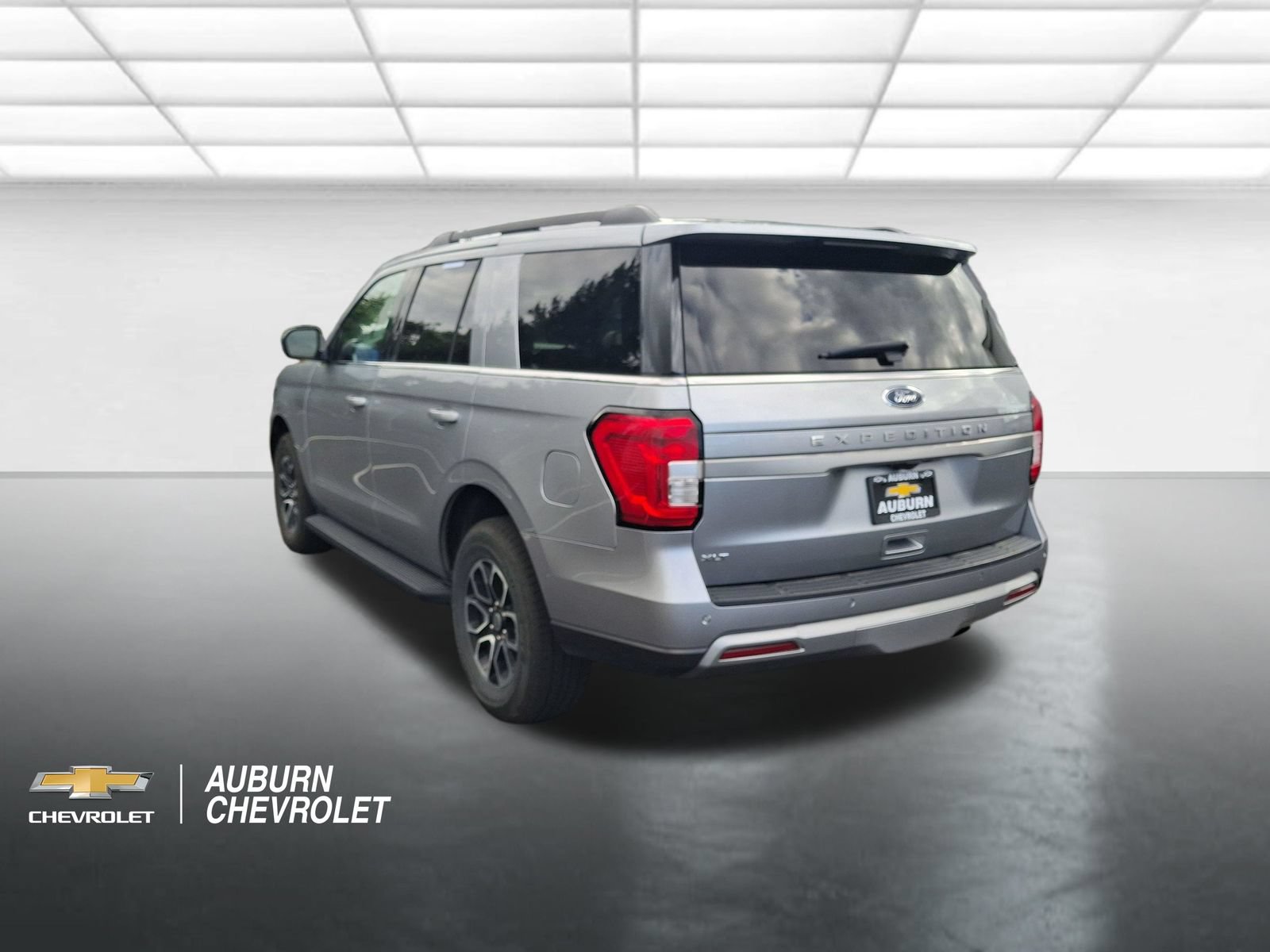 Used 2024 Ford Expedition XLT AWD/4WD image 5