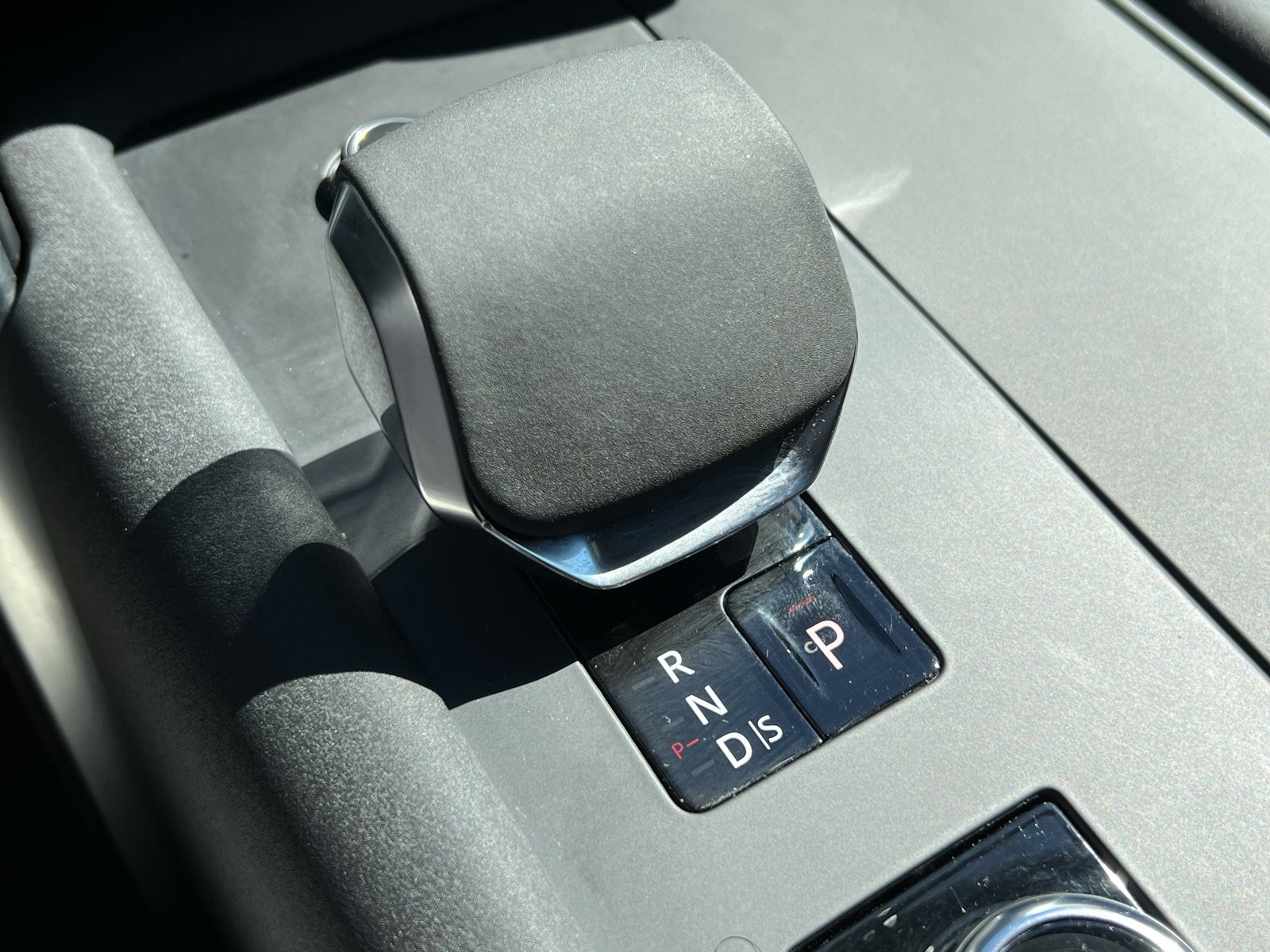 Used 2023 Land Rover Discovery S R-Dynamic AWD/4WD image 25
