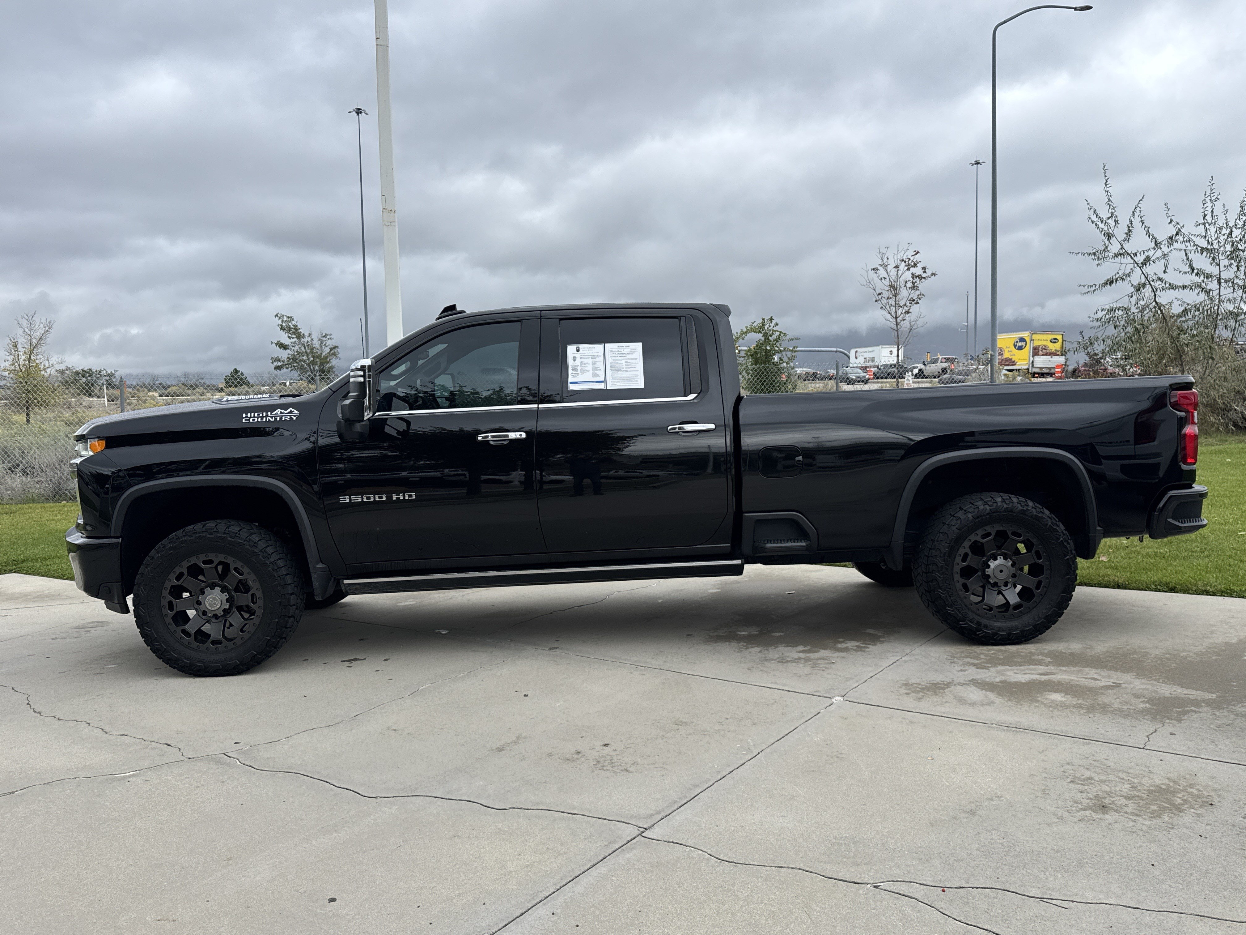Used 2022 Chevrolet Silverado 3500 High Country w/ Technology Package AWD/4WD image 2
