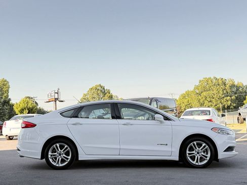 Used 2018 Ford Fusion SE w/ Equipment Group 602A FWD image 6