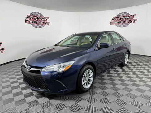 Used 2017 Toyota Camry LE FWD image 3