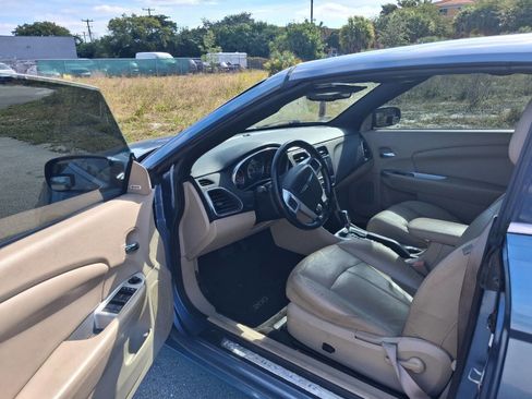 Used 2011 Chrysler 200 Limited image 9