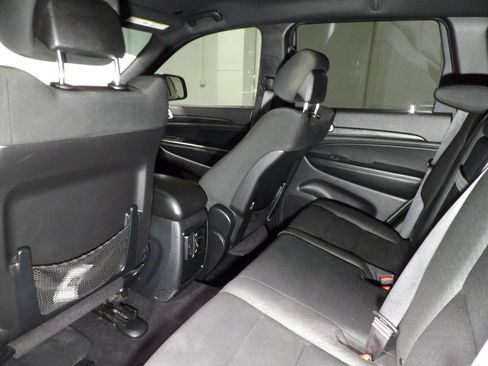 Used 2020 Jeep Grand Cherokee Laredo AWD/4WD image 12