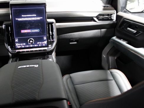 Used 2025 GMC Yukon XL AT4 w/ Premium Trailering Package image 19