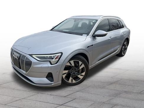 Used 2022 Audi e-tron Premium Plus w/ Premium Plus Package image 3